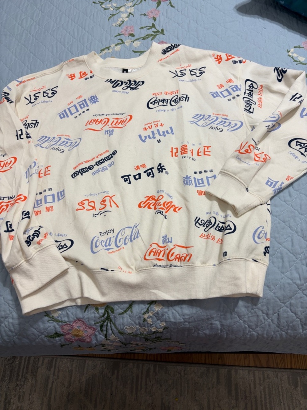 Divided NWOT Coca Cola Sweat Shirt  in all Languages   Unisex Size Medium